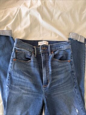 Abercrombie & Fitch Women's Medium Blue High-Rise Skinny Jeans
